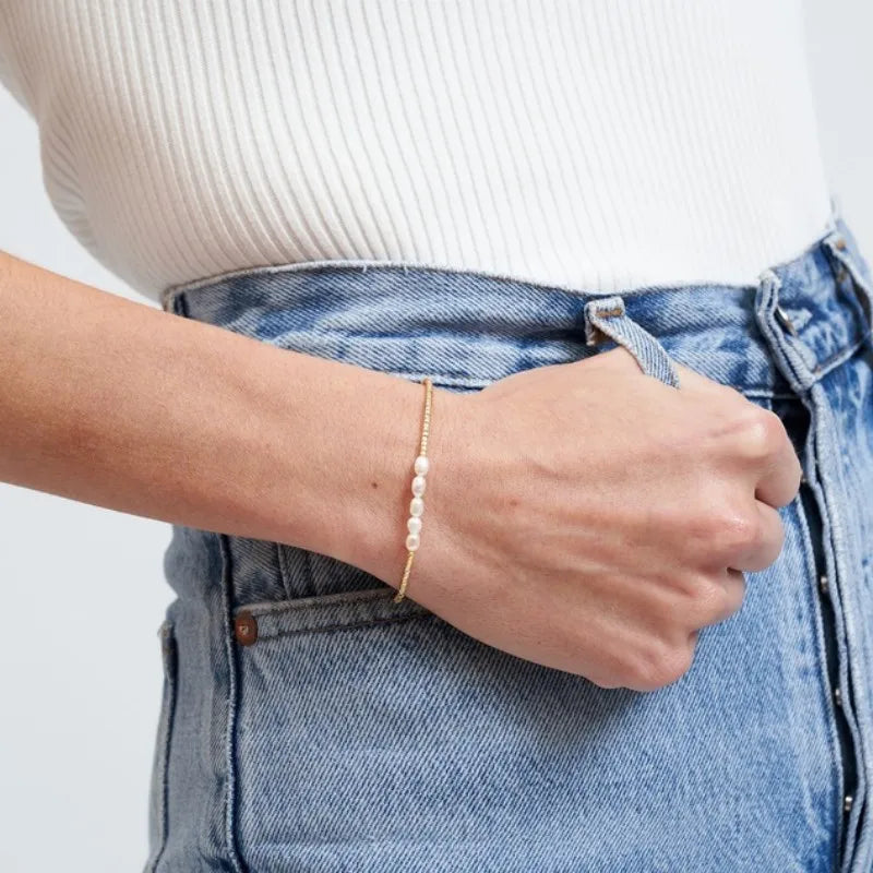 Armband met uitgelijnde zoetwaterparels