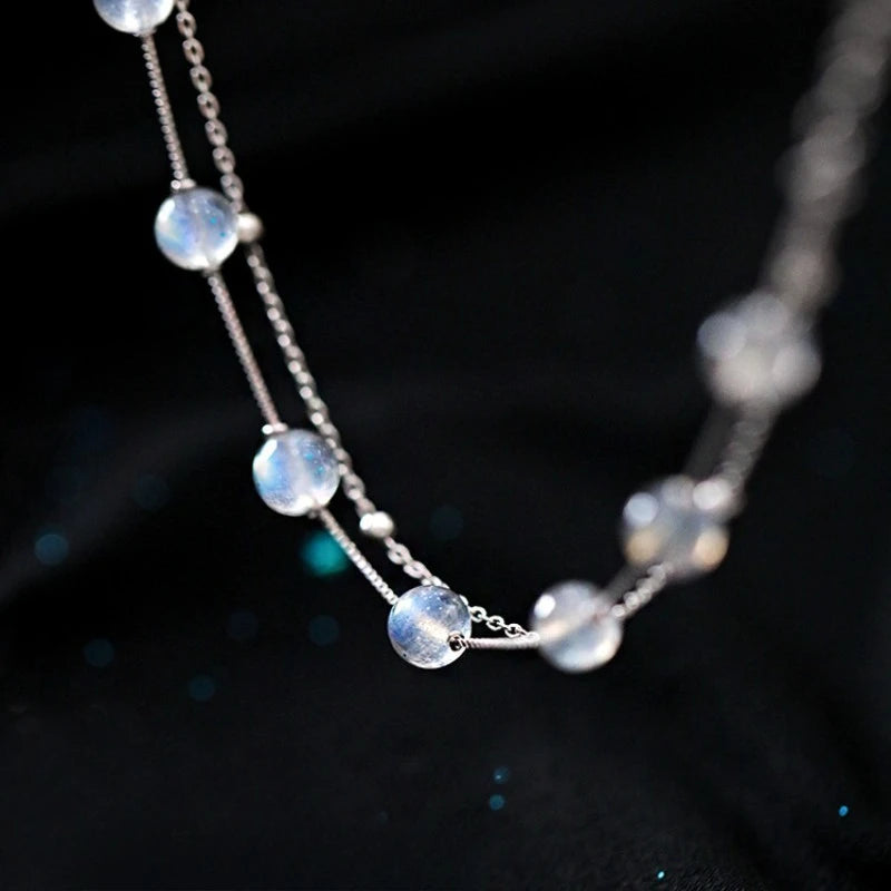 Armband met maansteen kralen met iriserende reflecties