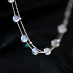 Armband met maansteen kralen met iriserende reflecties