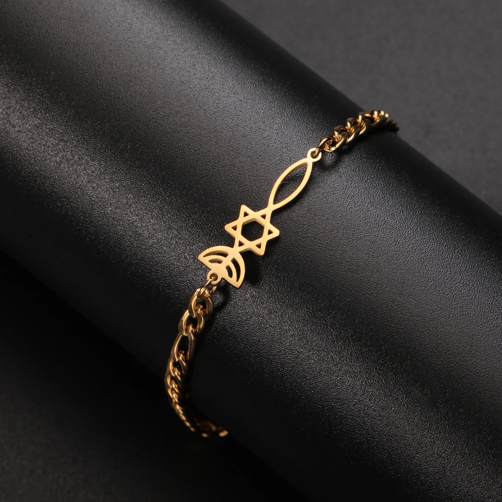 Armband met Joodse symbolen Menorah en de <span data-glossary-id="StarOfDavid">Davidster</span> goud