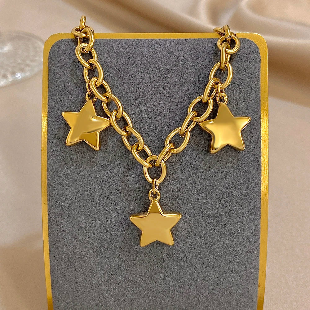 Armband met drie hangende sterren goud