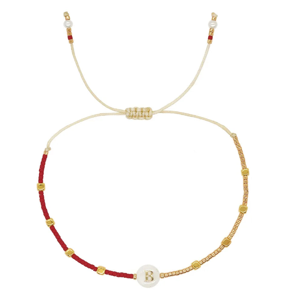Tweetkleurige initialenarmband b
