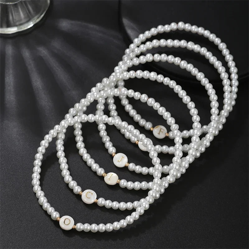 Witte initialen armband