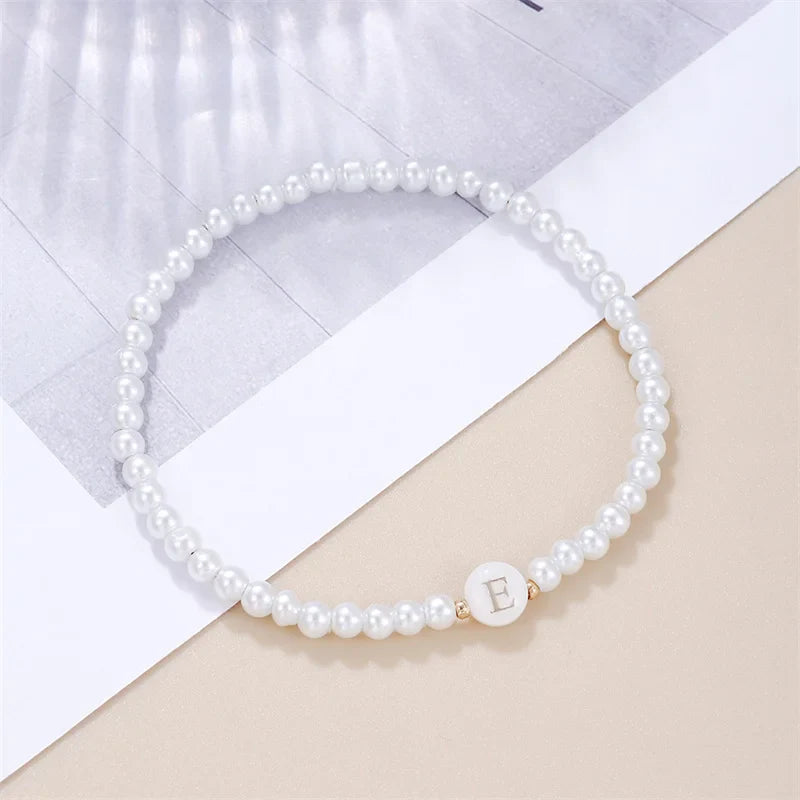 Witte initialen armband e