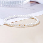 Witte initialen armband f