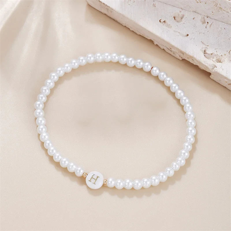 Witte initialen armband h