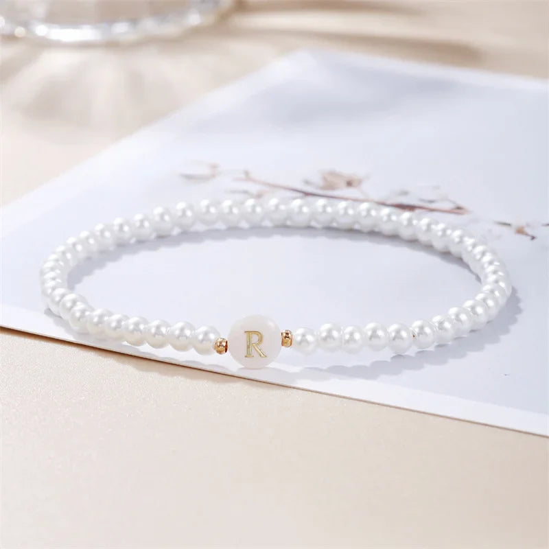 Witte initialen armband r