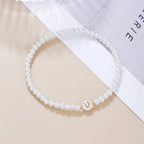 Witte initialen armband u