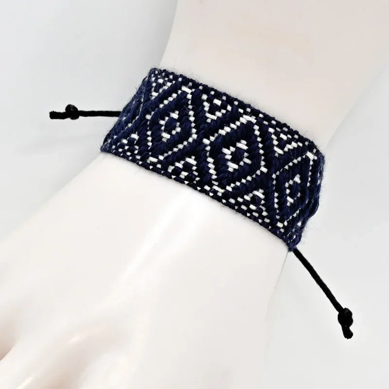 Handgemaakte Braziliaanse armband met geometrische vormen, zwart