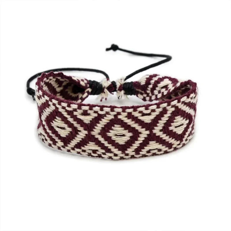 Handgemaakte Braziliaanse armband met geometrische vormen, bordeaux