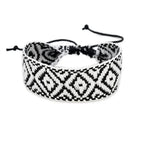 Handgemaakte Braziliaanse armband met geometrische vormen, zwart en wit