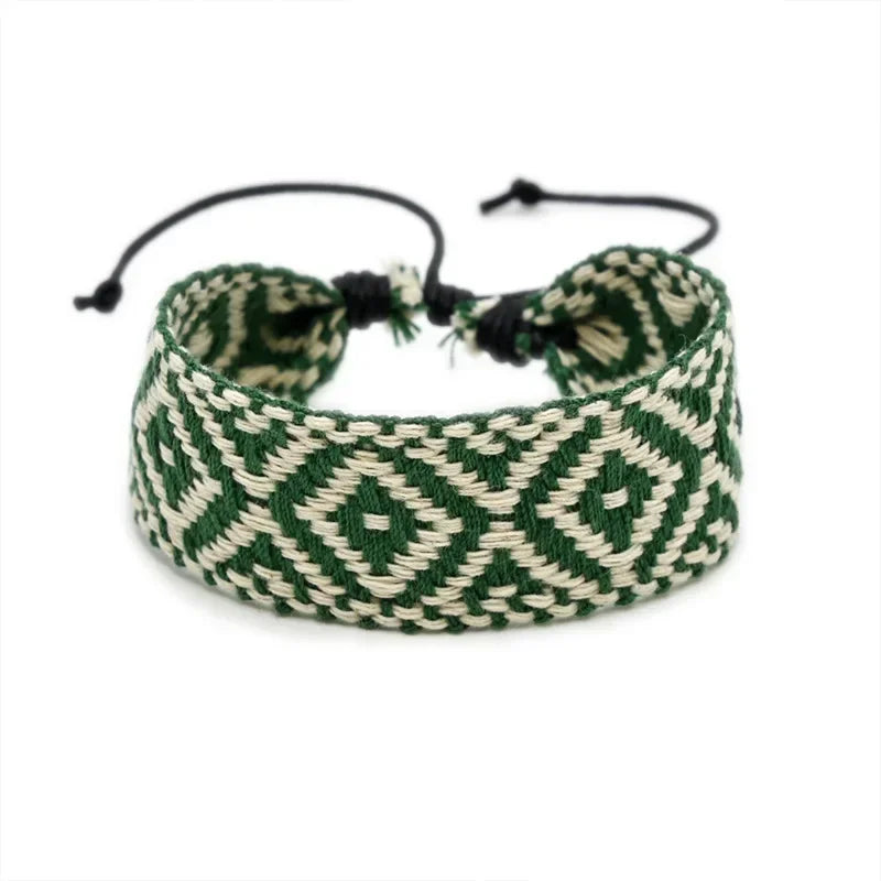 Handgemaakte Braziliaanse armband met geometrische vormen, groen