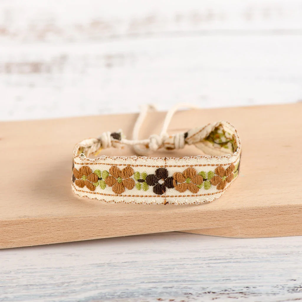 Boho geborduurde handgemaakte Braziliaanse armband beige