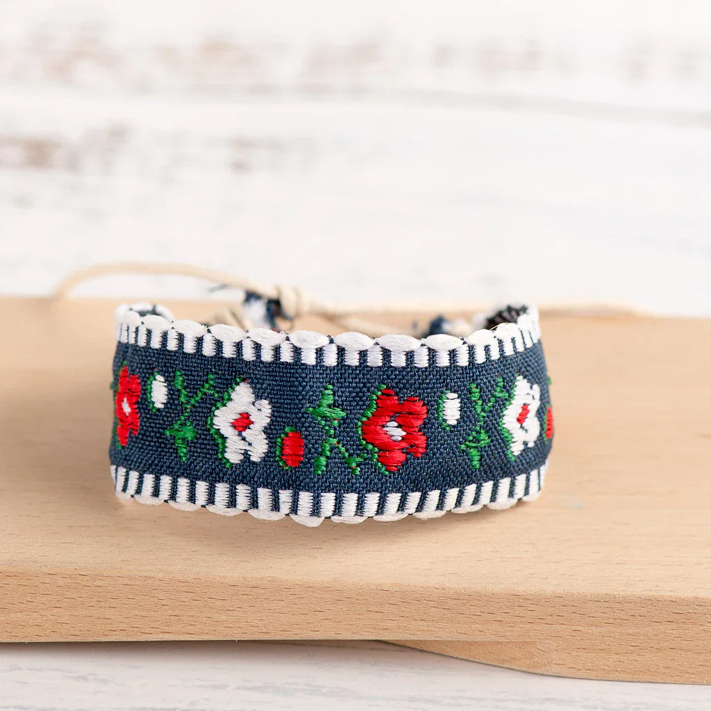 Boho geborduurde handgemaakte Braziliaanse armband blauw en wit