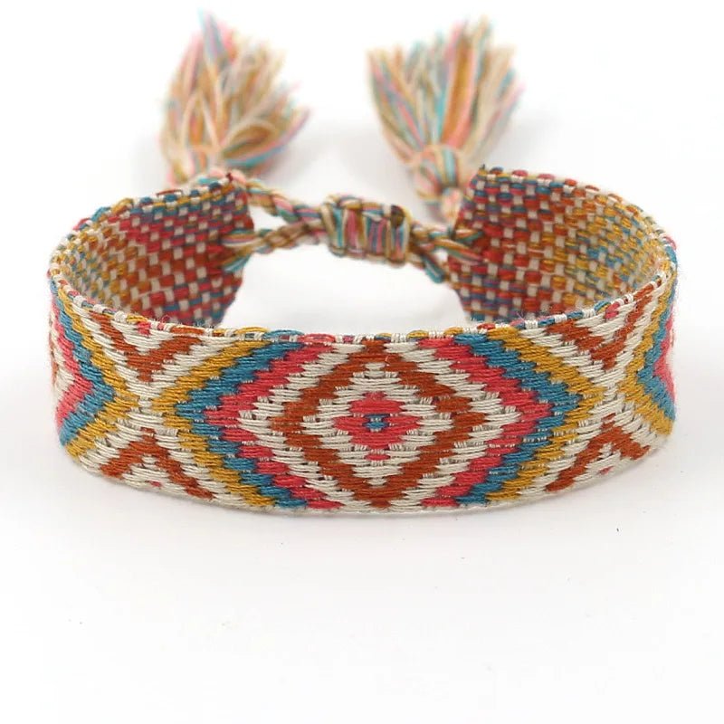 Brede Braziliaanse armband met geometrische patronen beige