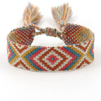 Brede Braziliaanse armband met geometrische patronen beige