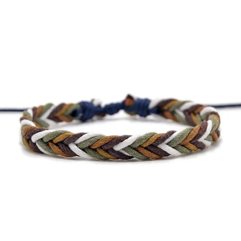 Minimalistische Braziliaanse armband van groen en wit katoendraad