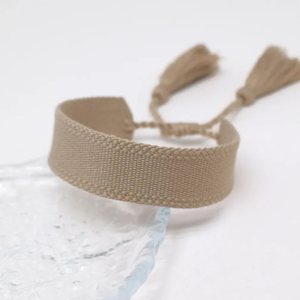 Zachte Pastel Handgemaakte Braziliaanse armband bruin
