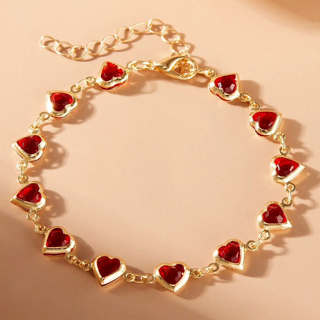 Armband met geëmailleerde hartjes goud en rood