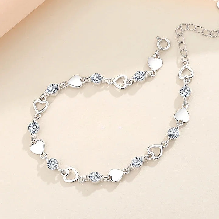 Armband met fonkelende hartjes