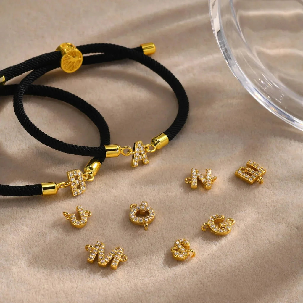 Gekleurde armband met strass-initiaal - letter 