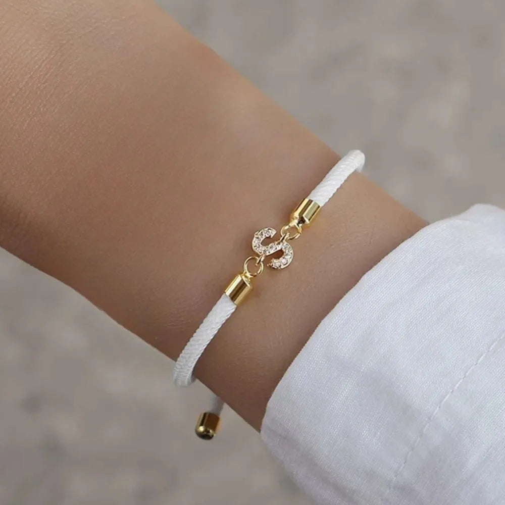 Gekleurde armband met strass-initiaal - letter 