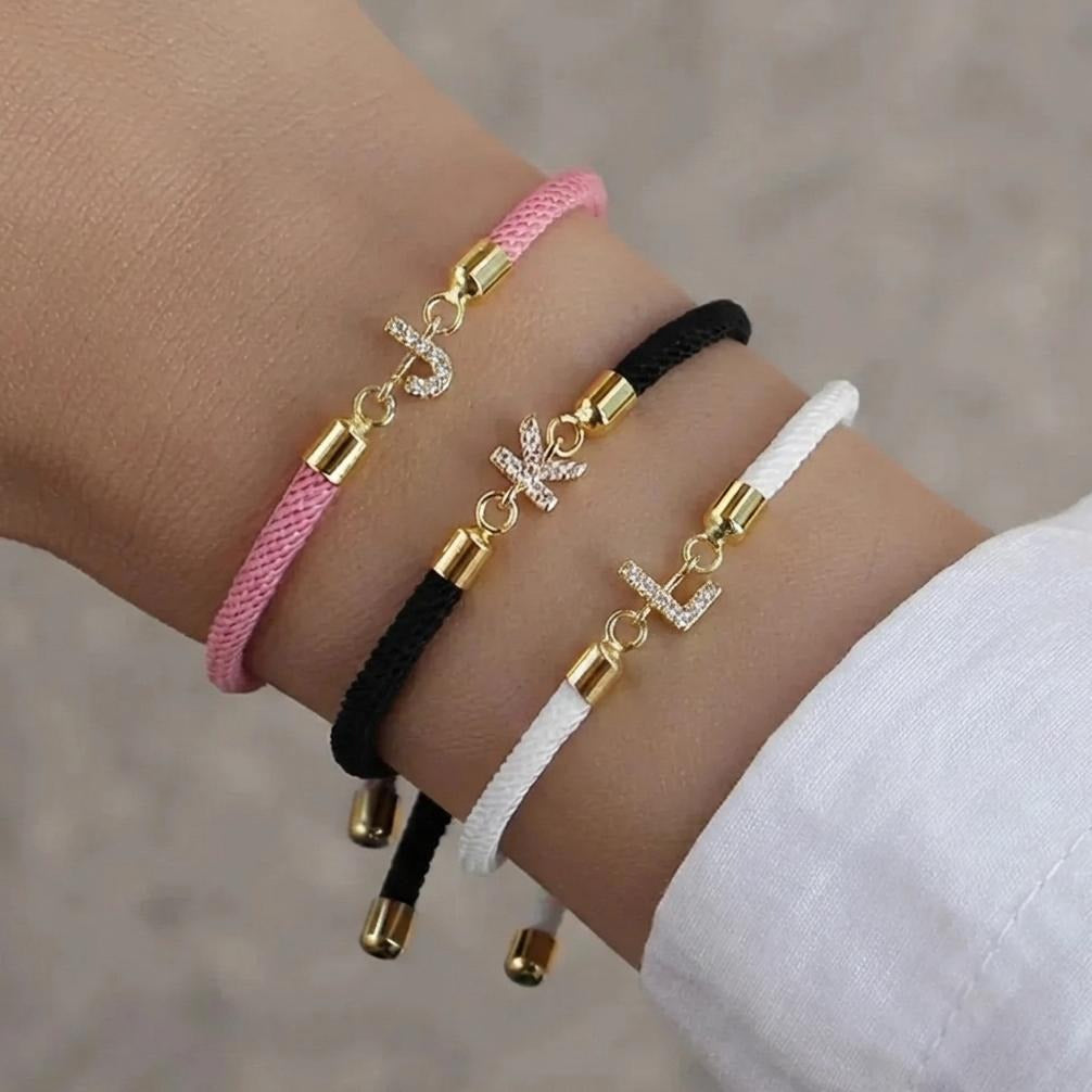 Gekleurde armband met strass-initiaal - letter 