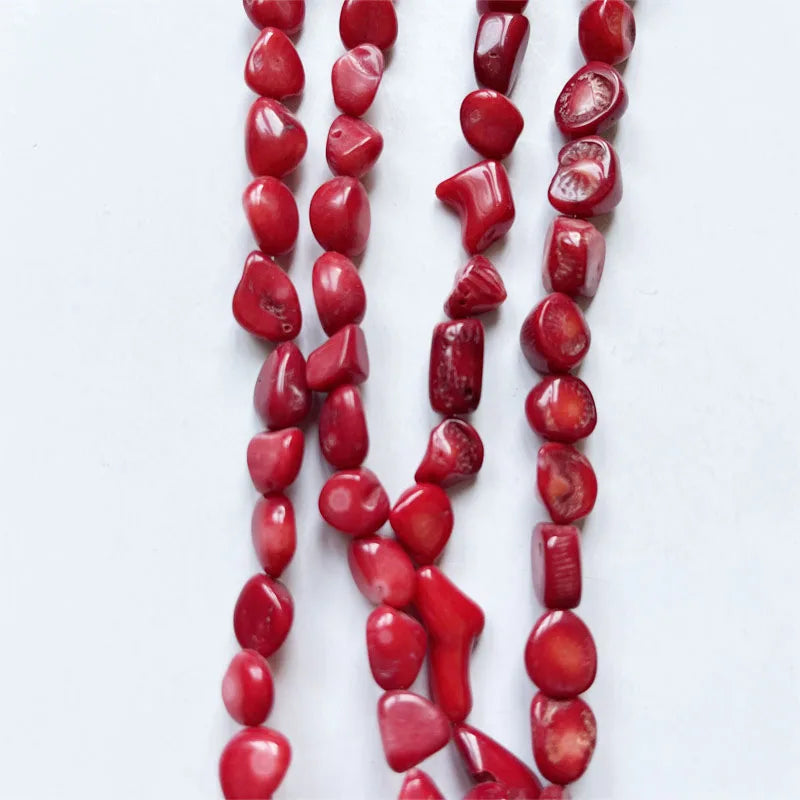 Armband van rood koraal in kiezelvorm