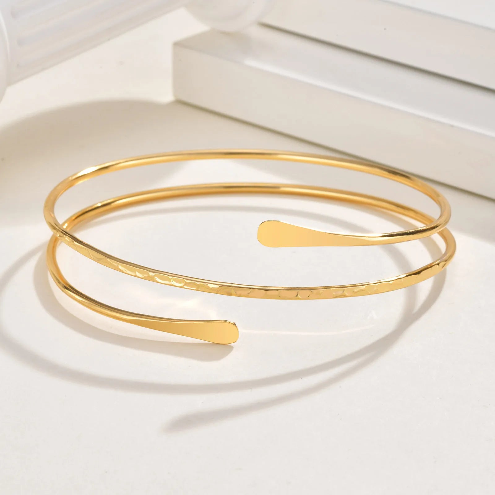 Armband voor vrouwen - fijne goudkleurige bicepsketting