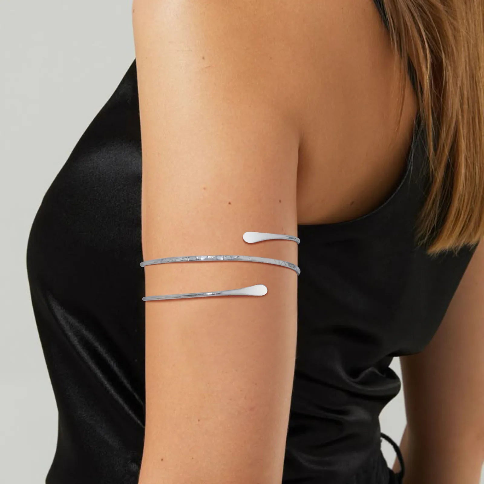 Armband voor vrouwen - fijne zilverkleurige bicepsketting
