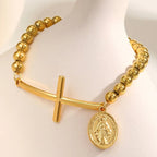 Geloofsarmband met kruis en gouden medaille van de Maagd Maria
