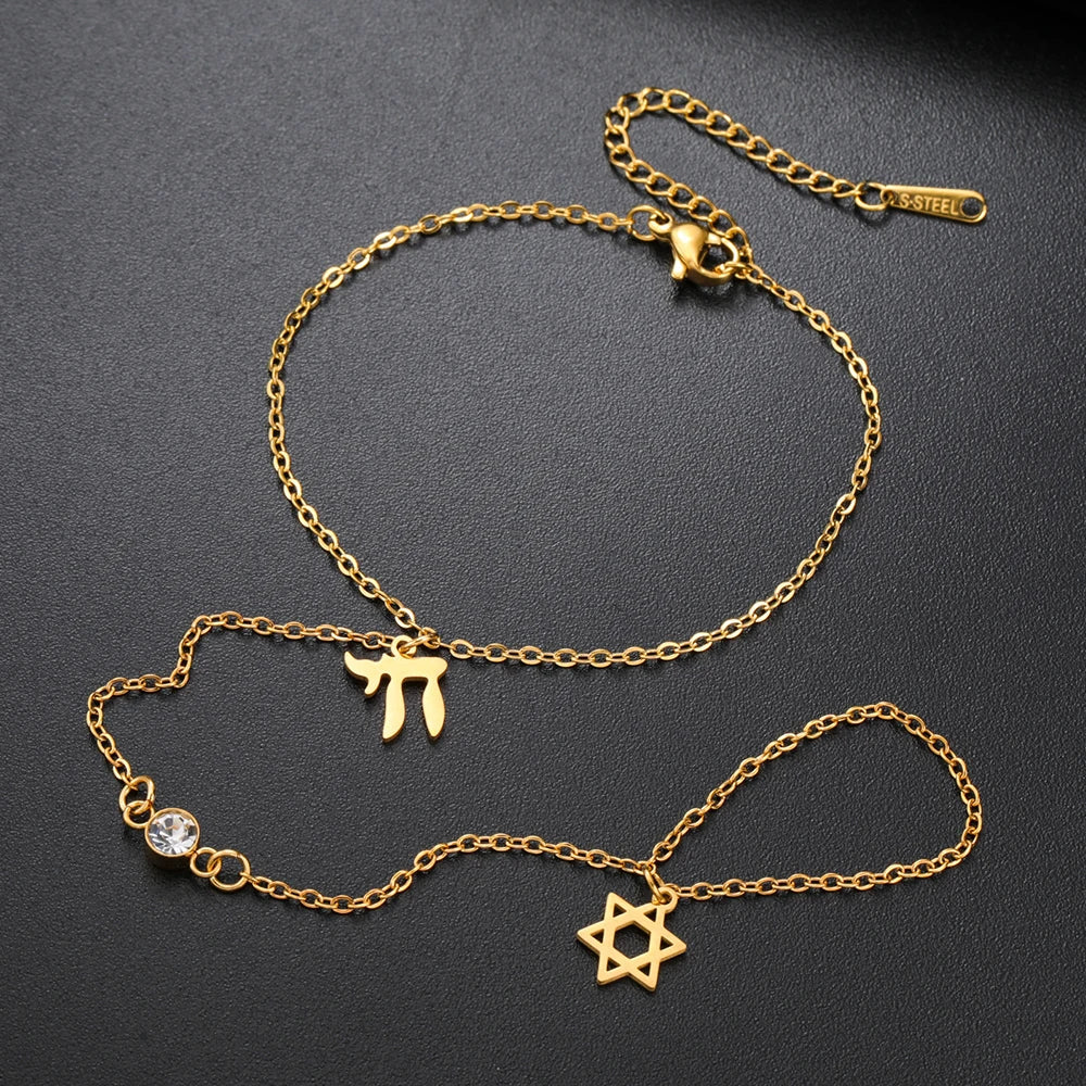 Hand- en vingerarmband met Joodse beschermingshangers Chai, <span data-glossary-id="etoile-de-david">Davidsster</span> en Fatma-hand Chai goud