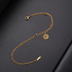 Goudkleurige armband met kleine gouden spiraalbedel