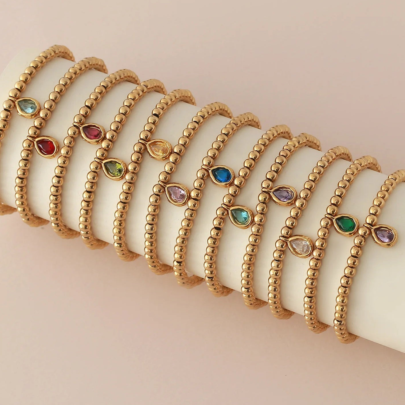 Goudkleurige armband met geboortesteen voor dames januari