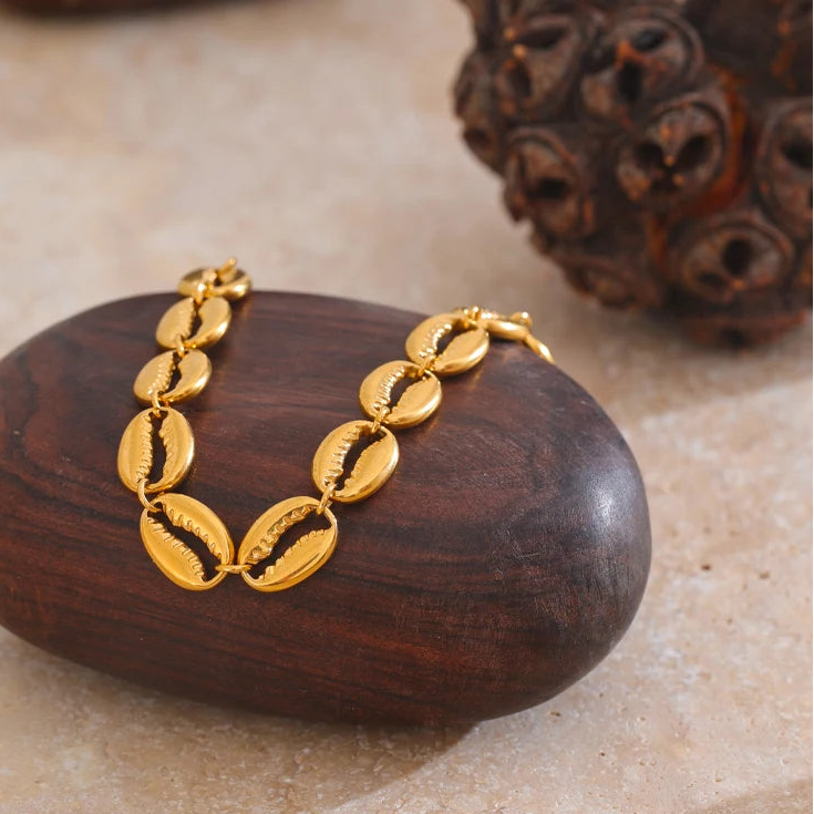 Vergulde armband met kauri-schelp