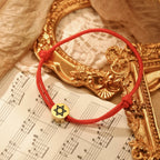 Touwarmband met het joodse symbool rode en gouden <span data-glossary-id="Star of David">Davidster</span>