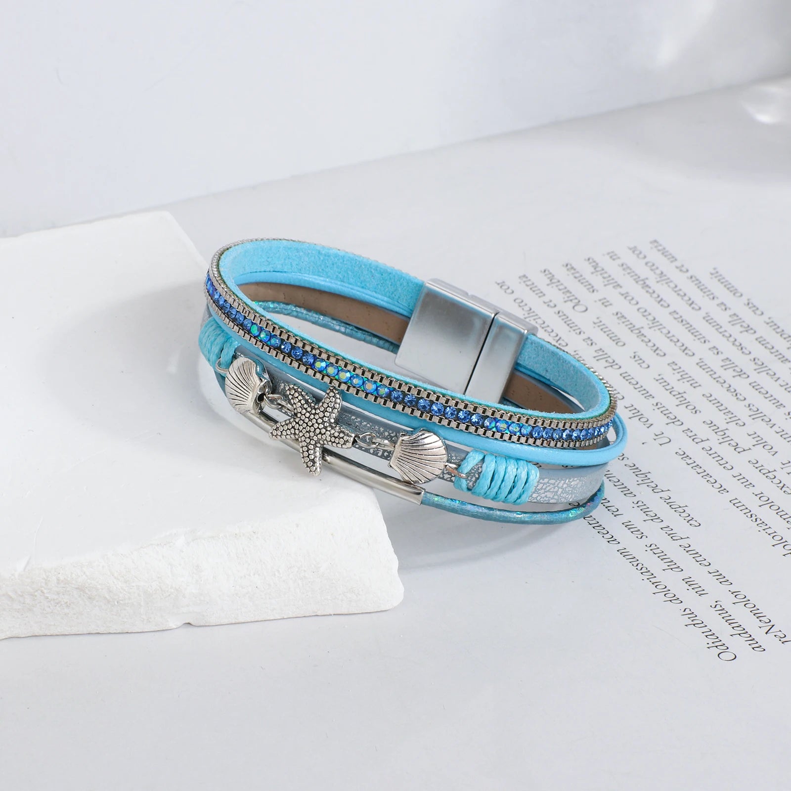Armband van leer met schelp en zeester in blauw
