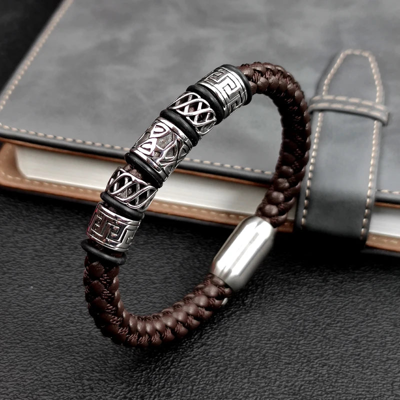 Leren armband in oude Vikingstijl bruin