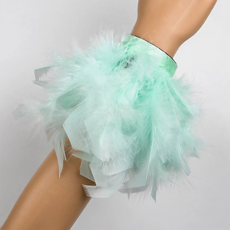 Armband met roze veer in mistig groen