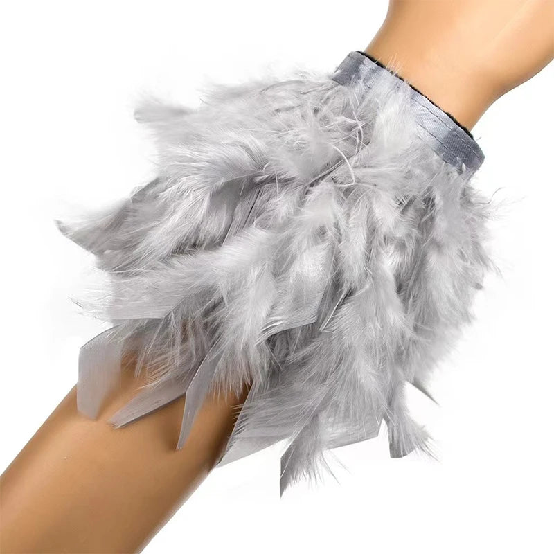 Armband met roze veer in mistig grijs