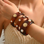 Armband van hars met amberkleurige schelp