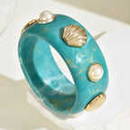 Armband van hars met groene schelp