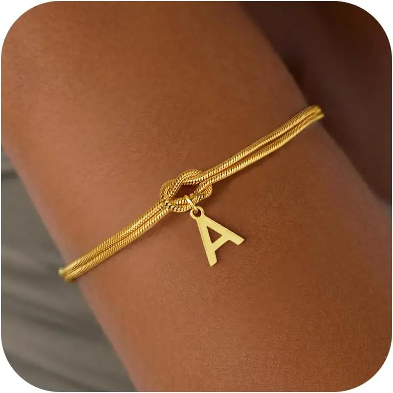 Armband met initiaal en knoop a