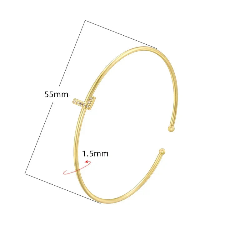 Minimalistische initiaalarmband