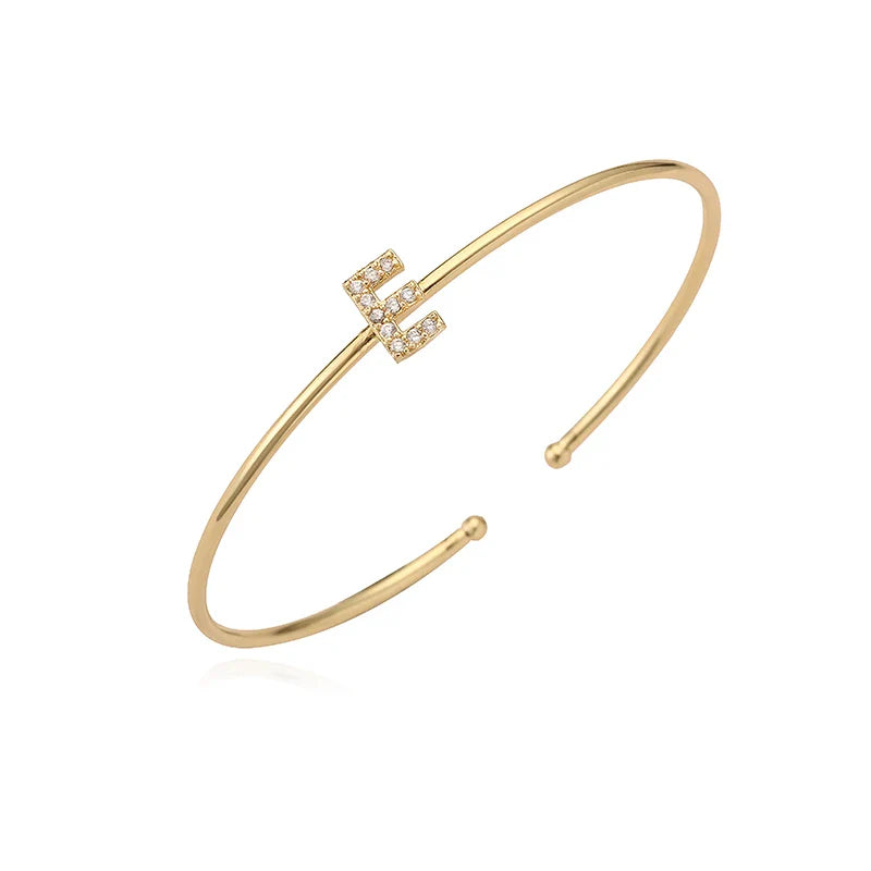 Minimalistische initiaalarmband e