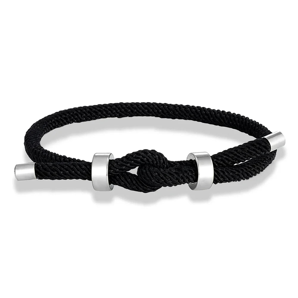 Moderne gevlochten touwarmband met zwarte knoop