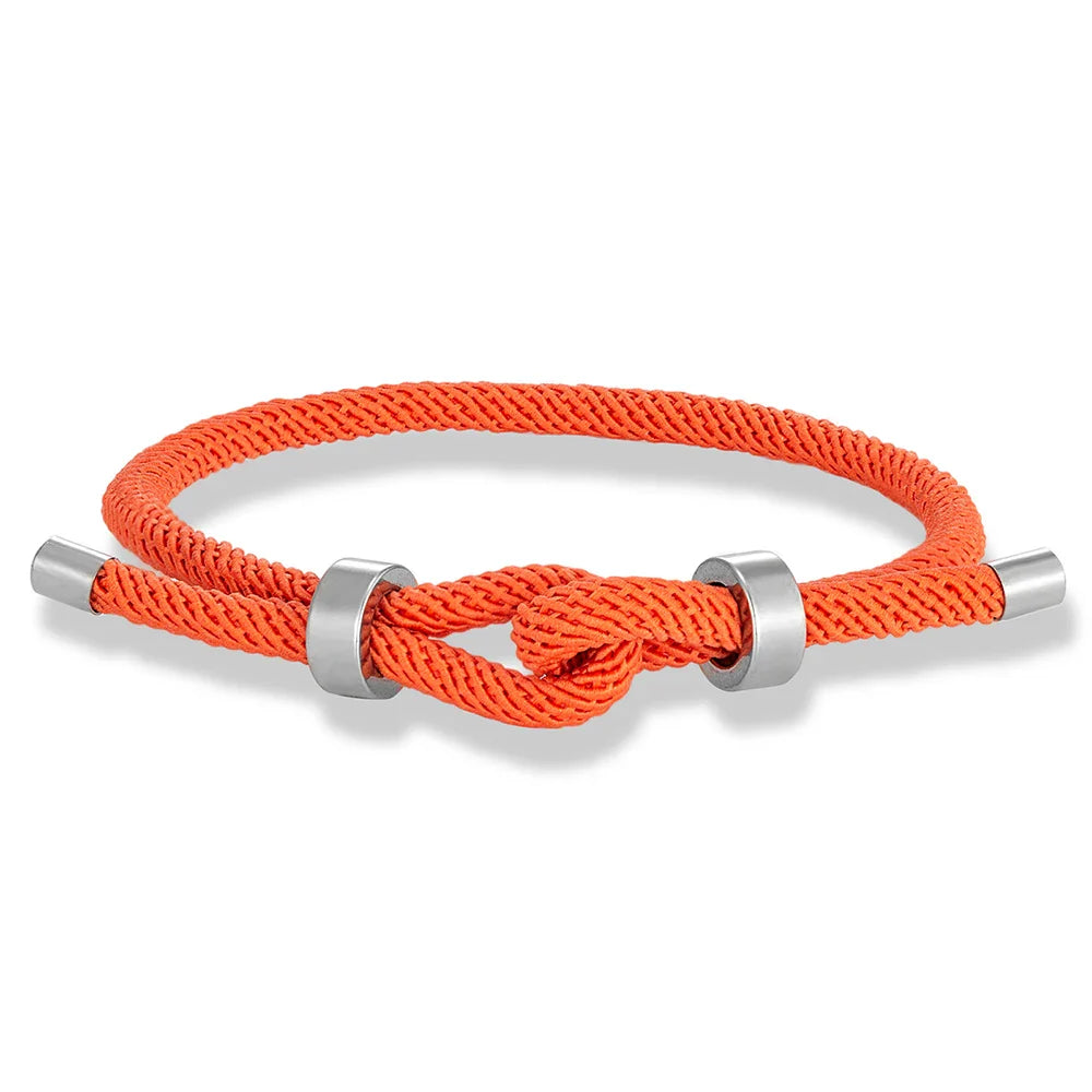 Moderne gevlochten touwarmband met oranje knoop