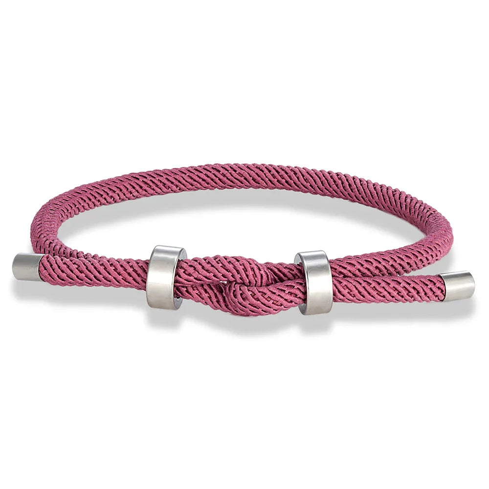 Moderne gevlochten touwarmband met roze knoop