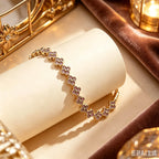 Armband met meerdere klavertjes van gekleurde kristallen goud en roze