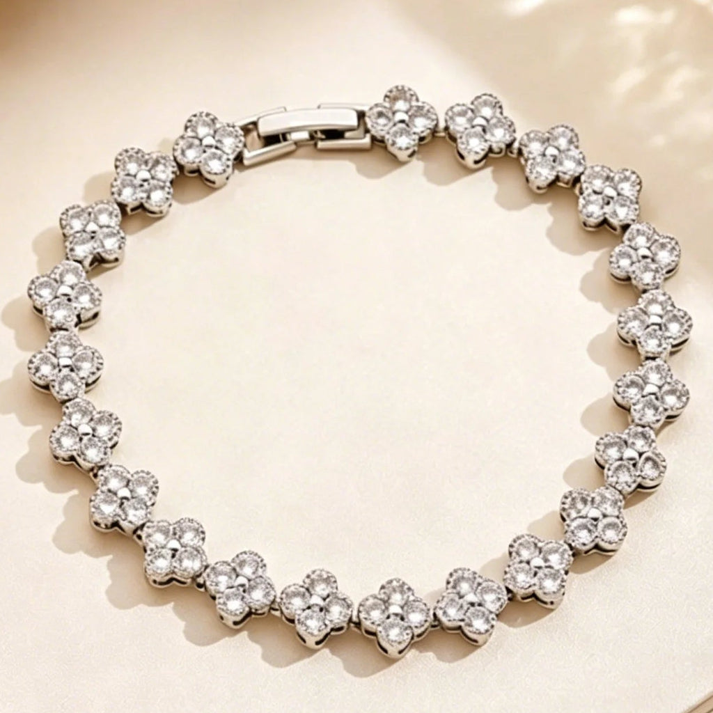 Armband met meerdere klavertjes van gekleurde kristallen zilver